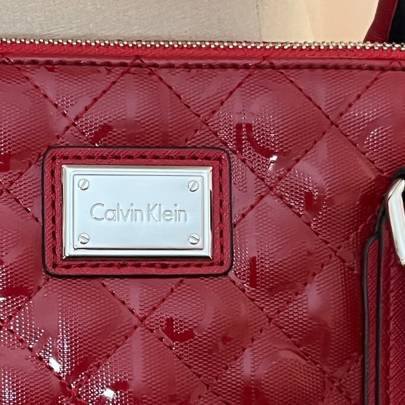 CALVIN KLEIN RED PATENT LEATHER CROSSBODY BAG W/ALL OVER CK LOGO INSIDE AND OUT - Picture 12 of 15
